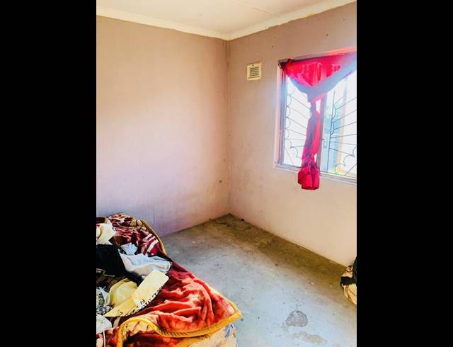 2 BEDROOM HOUSE FOR SALE IN UMLAZI Y